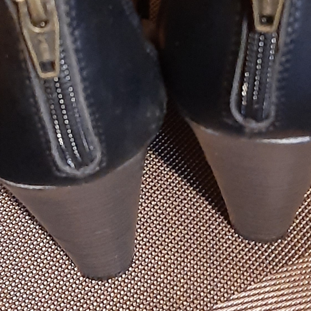 Sandals - Picture 2 of 3